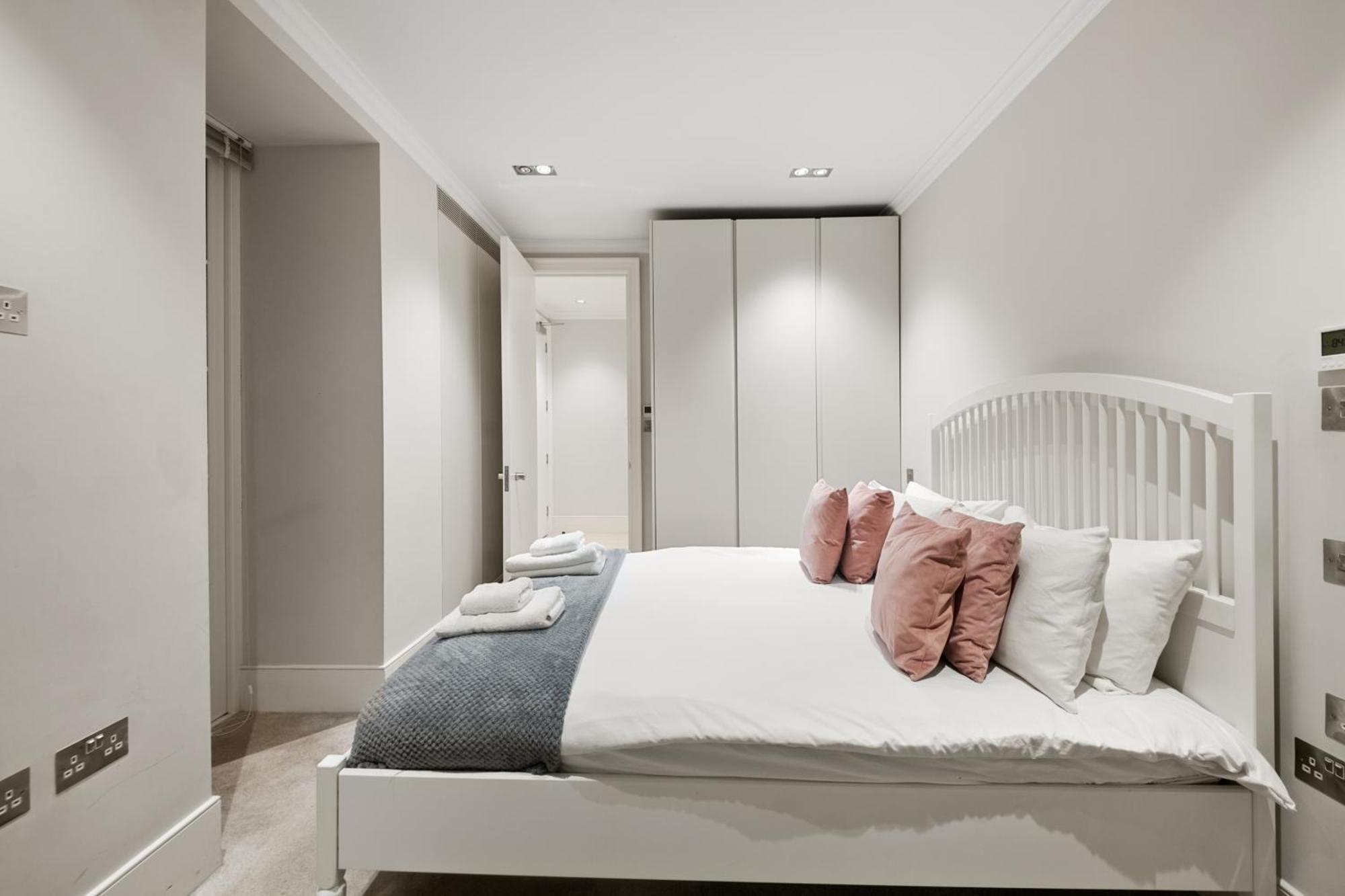 Sg, Chic Covent Garden Апартаменты
